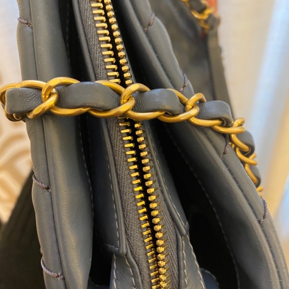 Like new! Vintage Chanel Navy chevron - Picture 15 of 16